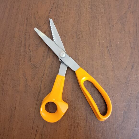Fiskars Pinking Shears Scissors For Right-Handed Users Orange. Made in USA - Picture 9 of 10